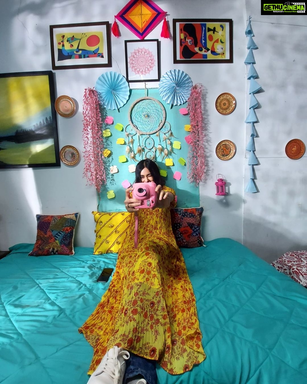 Adah Sharma Instagram - SMILE! you're on Adahs camera ππ€ͺ #AashiqMudNaJaawe releasing tom! . . P.S. everyone with an IQ of 80 and above will find #StarKidRadhaSharma in the pictures . Found her ? . . . . . #100YearsOfAdahSharma #adahsharma