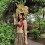 Adah Sharma Instagram – Uneasy lies the head that wears the crown….
Chaar kilo ka crown hai ! Obv uneasy 👀😂 
#100yearsofAdahSharma 
#AgarAdahUnusualHoTohCrownBhiUnusualHonaChahiyeWhatSay ?