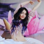 Adah Sharma Instagram – Stretch your mind🦒
#mentalflexibility #andwhileyoureatitstretchyourbodytoo #whatyouthinkyoubecome #100yearsofAdahSharma