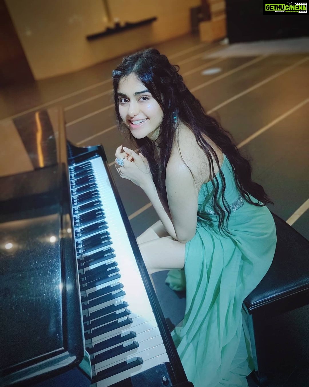 Adah Sharma Instagram - Are you a player ? Coz I am 😝😉 #onlyapianoplayerokkkknotlikelovewaalaplayerthatsnotnice . I've been playing the piano since I was 4. When I'm happy I play, when I'm sad , when I'm reaaaally tired and then I feel like I'm on top of the world ! . During quarantine I spent a lot of time on the piano and playing it every day almost became an addiction. Now I was going to be away from home for a while so I convinced myself chalo no piano for a bit. Buttttttttttt I always say I'm the luckiest girl ever . I got to my hotel and guess what I see right in the middle of the lobby !!!!! 😻😻😻😻 . One of my fav covers coming up ❤️ dedicated to someone special *blush* blush* till then SWIPE for for quarantine piano videos 😁