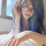 Adah Sharma Instagram - Saturday specksy selfies 🤓 And that sky 😻😻😻😻😻😻 What are u doing today ? . . #theskyisblueeeee #notphotoshoppedthelightisjustfallinglikethisandthrskyisbluuuuueeeeeee #100yearsofAdahSharma