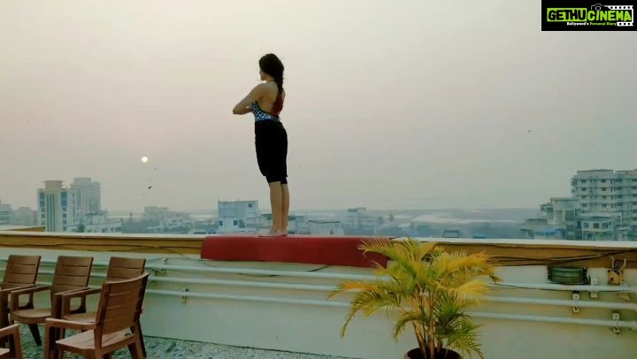 Adah Sharma Instagram - Have you done your yoga today ? #internationalyogaday #yoga #yogapractice #balance . . Disclaimer :you can try this at home but Do not try this on the top of the world unless you have a minimum of 10 years trapeze circus training or you have wings like Russell my Crow ... #100yearsofAdahSharma