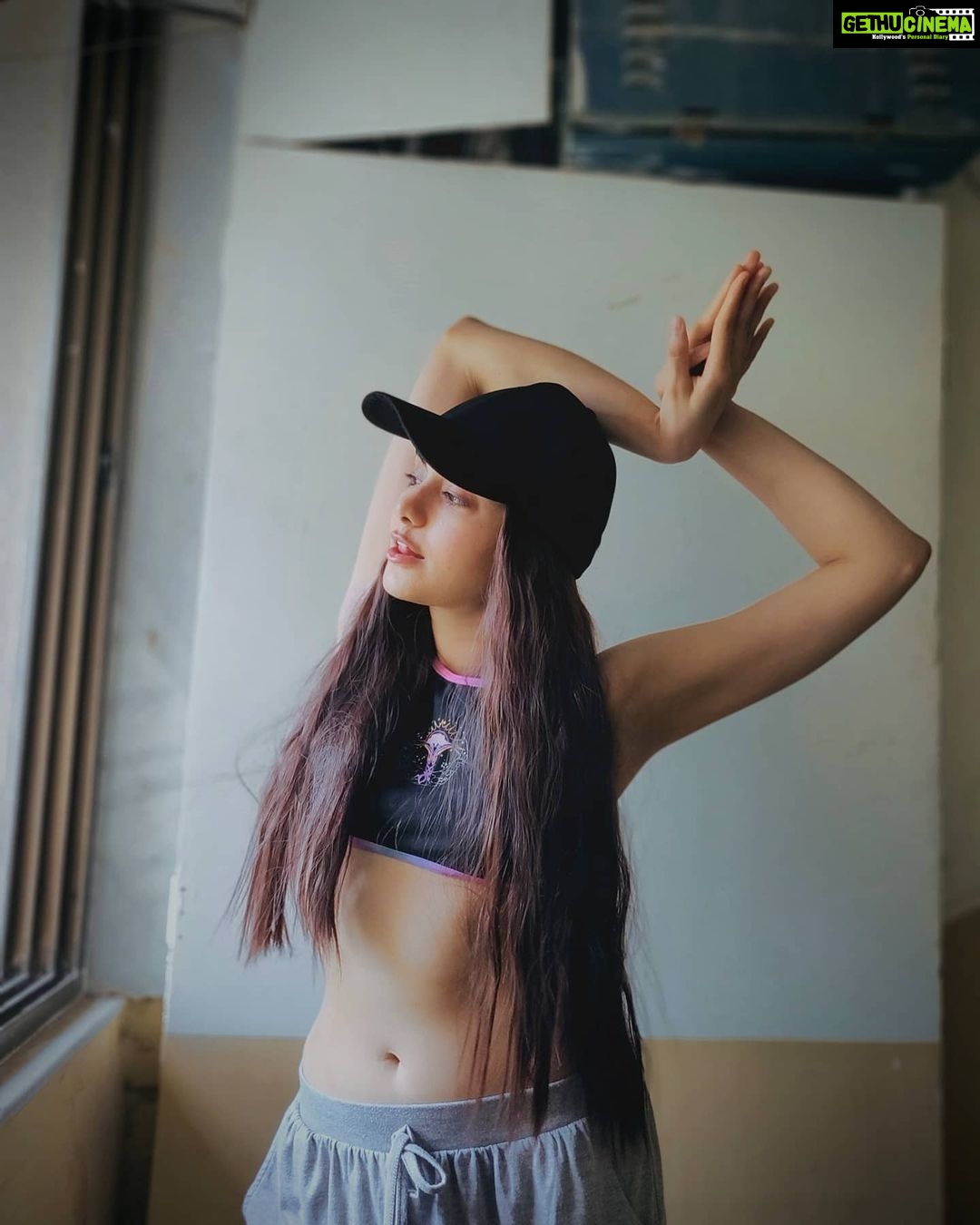 Adah Sharma Instagram - Thinking of various creative ways to do namaste for when I meet people after the lockdown is lifted π¬π Swipe ONLY if you haven't worked out today or if u r missing someone #stressonthewordonlysoswipeatypurownrisk #yourrasmalaiammaisvaiitingwithlao #twistednamasteadahstyle