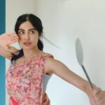 Adah Sharma Instagram - A woman's place is in the kitchen...Agree or Disagree? The debate from my previous post can continue . . घर घर Ki कहानी coming sooon...you want it sooner then tell me in the comments will release it tonight only ! . . I'm very gharelu....so some Kitchen kung fu coming up ...Adah style 👊💪 🙅 😁 this is a sneak peak...picture abhi baaki hai mere dost . . P.s. my TED talk is today ! Wish me luck 😁
