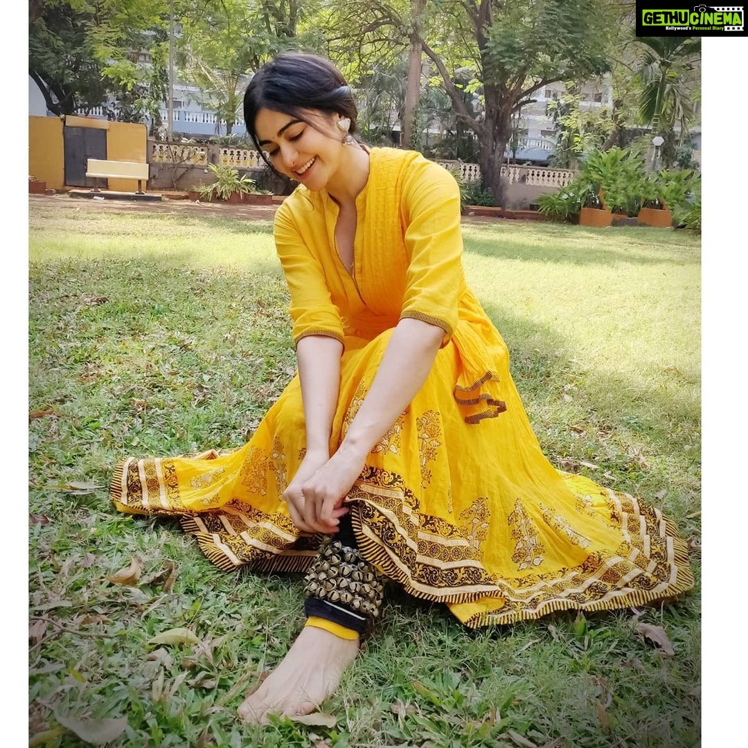 Adah Sharma Instagram - Kathak to me is expressing my adah . And what better than a bright yellow outfit to start my morning dance routine with? This traditional Anarkali is perfect for my riyaaz. I found it on Amazon. Check out the amazing ethnic collection on @amazondotin and make your #HarPalFashionable. Stay tuned to my page to have a sneak-peek into a day in my life and how I make my har pal fashionable πββοΈβ₯οΈπ€Έ @amazonfashionin