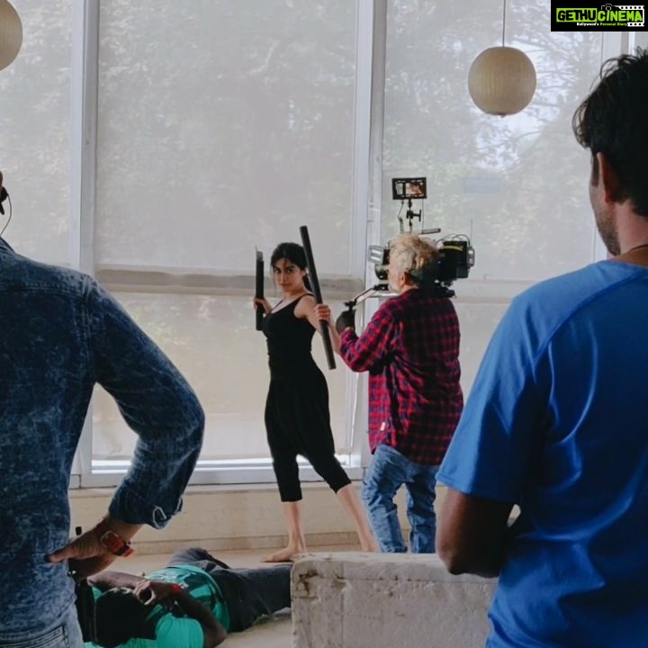 Adah Sharma Instagram - Tag someone who needs some #mondaymotivation π or someone who needs to get beaten up π¬ . Disclaimer : Virtual beating only haan. Violence is only for the movies not for real life . . . #behindthescenes #badassbhavanareddy #dontmissthebrokendandaintheend #100yearsofAdahSharma