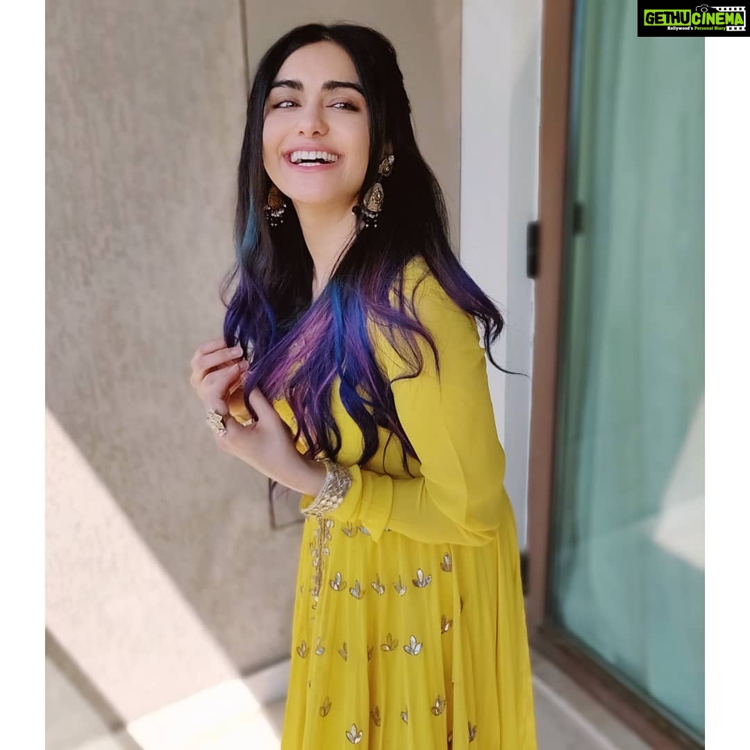 Adah Sharma Instagram - What's your favourite colour ? This is for all the messages u guys sent me to wear yellow !! Lots of yellow fans 🌝⭐🐠🐤💛 . So Knotty 😜 (just the hair) . Outfit @aayushimaniarofficial Jewellery @j.singhjewellers Jootis @threadstoriesofficial Hair @snehal_uk Styled by @juhi.ali . Go to @adah_ki_radha 's page I'm sharing videos there 😁