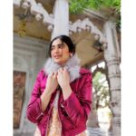Adah Sharma Instagram – Wearing my heart on my ear 😉🦌❤️
#happypongal #happysankranti .
.
P.s. don’t have the phone for long so no long captions just ❤️❤️❤️❤️ to all of u 
No makeup but 6 degrees gives natural blush 😬😁😁
SWIPE to check out my swanky new ride 🤓
The kidnapper gave me my phone for a while 😁😁😁
