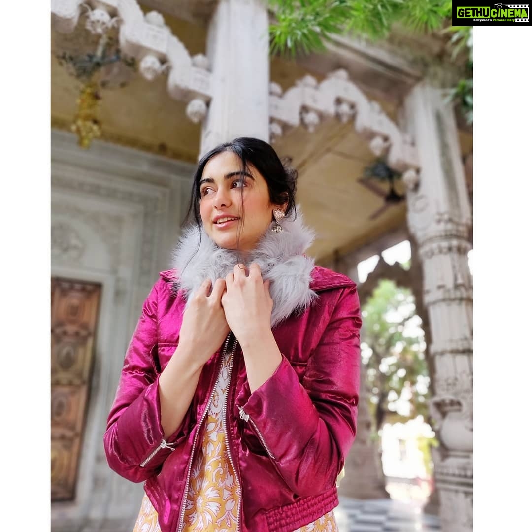 Adah Sharma Instagram - Wearing my heart on my ear 😉🦌❤️ #happypongal #happysankranti . . P.s. don't have the phone for long so no long captions just ❤️❤️❤️❤️ to all of u No makeup but 6 degrees gives natural blush 😬😁😁 SWIPE to check out my swanky new ride 🤓 The kidnapper gave me my phone for a while 😁😁😁