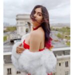 Adah Sharma Instagram - Jhonka Hawa Ka Aaj Bhi Zulfe Udata Hoga Na 😉