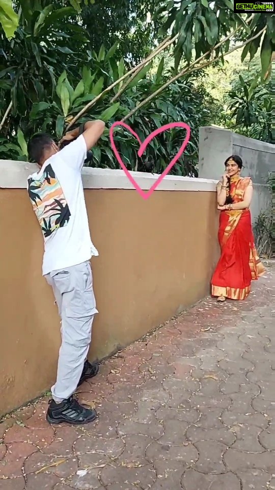 Adah Sharma Instagram - Leave a "kaw kaw" in the comments Happy Diwali From Russel My Crow and me and the crow community of Pali Hill . . Behind the scenes videos as u guys asked π₯° . . π @snehal_uk Wearing @karagiri_ethnic @asira.tarannum πΈ@faizialiphotography #100YearsOfAdahSharma #adahsharma #ChoiceOfSongBecauseComeOnnnJodiKyaBanaaeeLookAtUsTogetherHeGetsMeRealLifeLoverPleaseDontGetJealous #happydiwali #BehindTheScenes . . P.S. I've mastered the art of speaking with my teeth clenched π¬π
