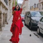 Adah Sharma Instagram - TAG someone who would want to dance with me on this song . . Tell me why you want to dance with me and one lucky (or unlucky) person or pigeon from the comment section who lives in Mumbai will get a chance to MEET me n DANCE with me and we feature the video on my @instagram ! So tell me why you want to dance with me, what style of dance ,whatever you want to say ...be creative and fun with your answers ! I'm reading all the comments !!!! . . About this video : I met this kabootar here in Paris...will share the video of me asking him to feature in this video and him reluctantly agreeing. Also plssssss notice how he shakes his head to the beat in the beginning ...like tadadaktak fastfast ..saw? Saw??? . #SoGayaYehJahan from my movie #BypassRoad . . no animals were harmed while filming this video Paris, France