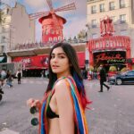 Adah Sharma Instagram - A साड़ी date at the Moulin Rouge 😁😁😁 Peheli baar ! 😍😍😍