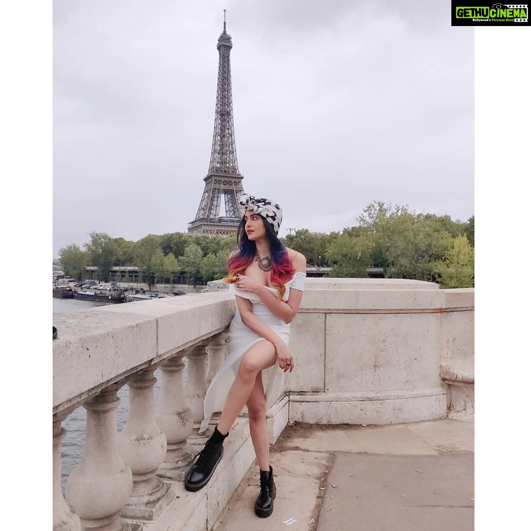 Adah Sharma Instagram - They told me not to try it at home...so I had to go to Paris 😁😁😁 . This is the bridge btw where inception was shot ... Paris, France