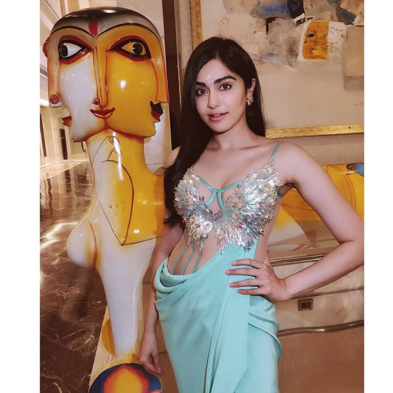 Adah Sharma Instagram - How many faces do you see in this picture👾🎭🧁🎫🌷🐳🧞 . . . . Outfit - @papadontpreachbyshubhika Accessories - @hyperbole_accessories . . Stylist- @juhi.ali Hair @snehal_uk Makeup @adah_ki_radha Picture courtesy- @ashfern28 . For the Lonely Planet awards @filmfare
