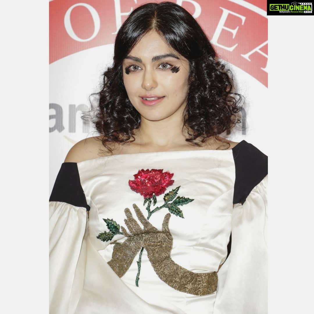 Adah Sharma Instagram - Roses are red , Violets are blue, I channeled my inner Thakur (from sholay) last night , And this rose would be for guess who? ☺️☺️ . What's the funniest roses are red rhyme you've heard ? . . Styled by @juhi.ali Pics @ajaypatilphotography Wearing @karleofashion @aldo_shoes Hair @vaijayantibhaskar Makeup @adah_ki_radha For @cosmoindia . . Yup as you swipe right the pics get a little trippy because I have learned to edit 😅😅