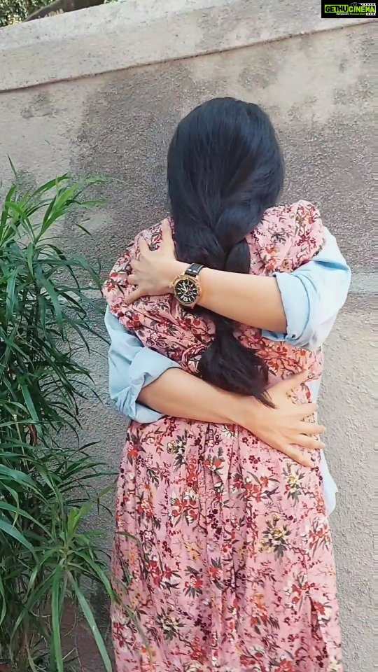 Adah Sharma Instagram - Tag someone who needs a hug!🤣🤣 Make your reels on #SorrySorry and Tag us 🤗🤗🤗 . . . ‘Sorry Sorry’ Official Music Video is OUT NOW on BGBNG Music’s YouTube channel! Go watch the song of the season and spread the love with everyone this #KarwaChauth! ❤️✨ . @bgbngmusic @adah_ki_adah @rohanmehraa @raashisood @zaraanoffical @ihitenmusic @nykaabeauty @mynykaa @gauravxwadhwa @rumifiedritika @thestorywala_ @bigbangsocl . #SorrySorry #RohanMehra #AdahSharma #AdahKiAdah #RaashiSood #RitualsOfLove #PunjabiSong #Nykaa #BGBNG