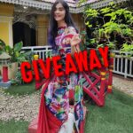 Adah Sharma Instagram - I'm feeling very generous with all the love coming in for MOH 😘😘😘🤗 Remember this awesome saree that I wore to the Screen Awards ? It can be yours!! Stay tuned tonight 9pm to know more 😍😍😍