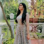 Adah Sharma Instagram - I think jaadu the 👽 alien would be happy 😋😋😋 (coz dhoooop 😅) yup I crack my own jokes and laugh out loud at them before sharing them on Instagram 😬😬😬 #mondaymotivation #ilovemondays . Outfit @magicmirror.in Styled by- @juhi.ali Hmu- @snehal_uk