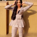 Adah Sharma Instagram - Last night for #filmfareglamourandstyleawards Which is your favorite pic ? Yup describe with words . Mine is the hair toss one ofcoursee !!💁💁 . . Also should I do this multiple pic thing on Instagram ? I can then put soooo much more stuff ...or is just one neat pic the way to go ? #choiceschoicestheperilsofbeingoninstagram #thelonghashtagsmustdefinitelymakeacomeback