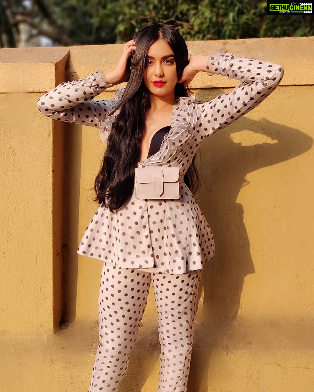 Adah Sharma Instagram - Last night for #filmfareglamourandstyleawards Which is your favorite pic ? Yup describe with words . Mine is the hair toss one ofcoursee !!ππ . . Also should I do this multiple pic thing on Instagram ? I can then put soooo much more stuff ...or is just one neat pic the way to go ? #choiceschoicestheperilsofbeingoninstagram #thelonghashtagsmustdefinitelymakeacomeback