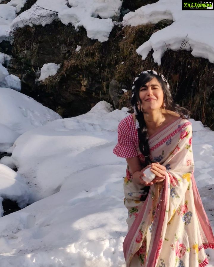 Adah Sharma Instagram - How many proper snow balls did I actually even make ? (Does it matter 🙃) Ok my hands are stillllll frozen ! But had to do this because ....because well no reason and must do things without any reason ! #behindthescenes at shoot, when they are setting up the camera this is what we do 👻 #AdahMadness #AdahMinuteMadness