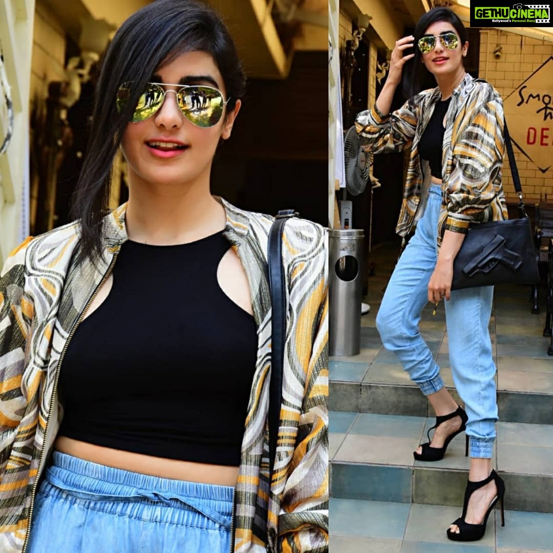 Adah Sharma Instagram - Wait...is that a gun in my bag ?😱 Bhavana Reddy 💪💣💄😋👊👊 #commandogirl #commando2 #commando3 Guess who I want to shoot today ?? . . . P.s.THIS IS NOT MY LOOK FROM THE MOVIE