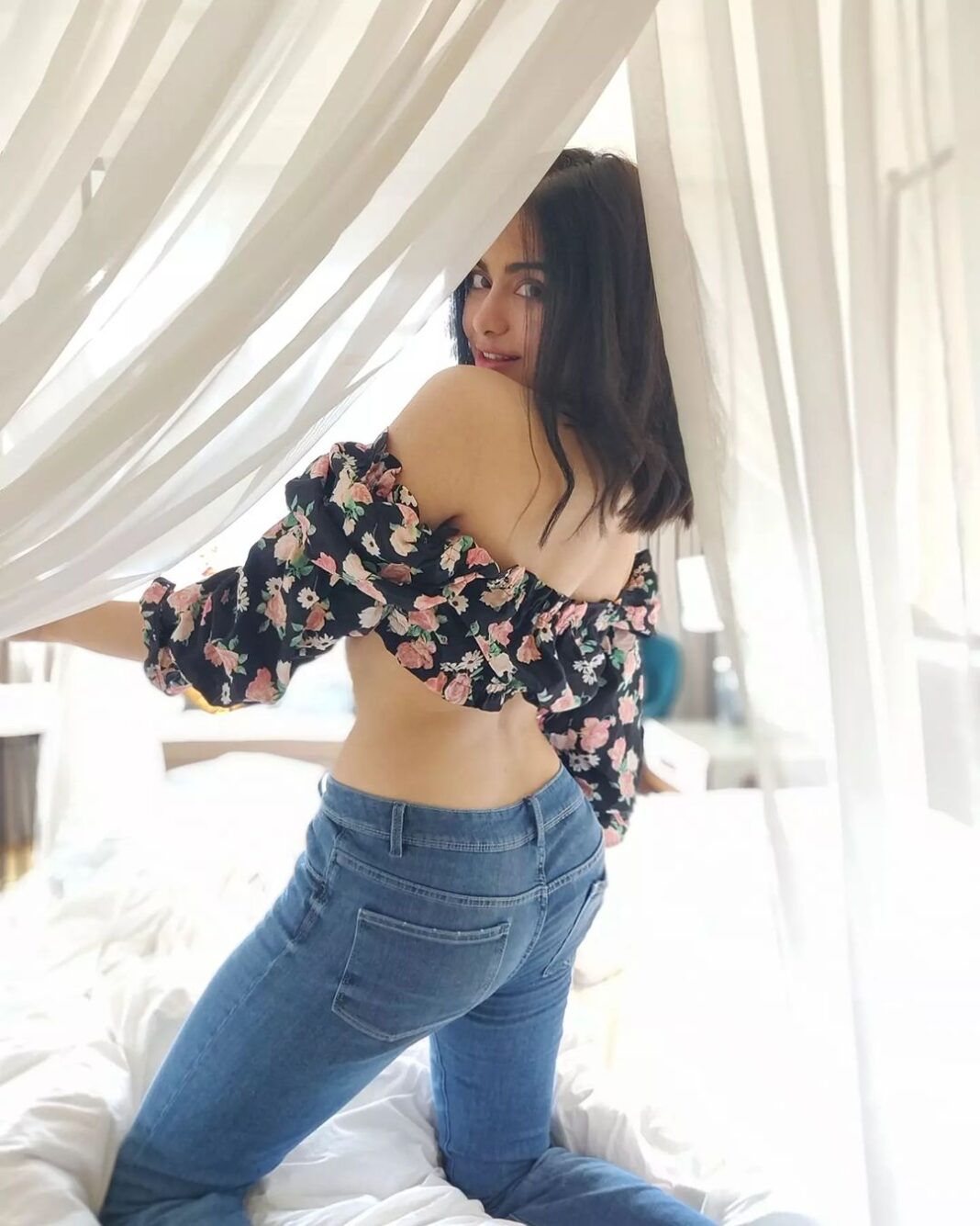 Adah Sharma Instagram - Don't look back ✋
Unless someone special says पलट🎭
Or if your doing Ardha Ustrasana🧘👾🙃
.
.
#100YearsOfAdahSharma #adahsharma Adah Sharma Instagram - Don't look back ✋ Unless someone special says पलट🎭 Or if your doing Ardha Ustrasana🧘👾🙃 . . #100YearsOfAdahSharma #adahsharma