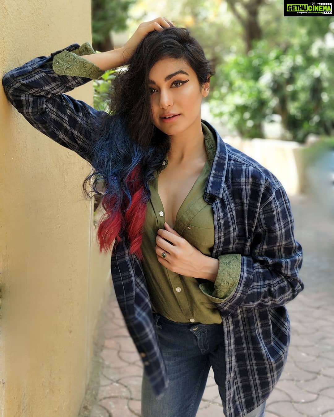 Adah Sharma Instagram - Wednesday blues π like the blue ? If u do will put out more pics with it πsay Yesss Blueee in the comments if u do Summer stylin' and summer lovin' ! Check out my true blue denims , my . #MasterOfDenim outfit from Lee Cooper India's Spring Summer '18 Collection. Now you can also be a master of denim , just head to @leecooperindia to participate , post your look and stand a chance to win the title and more ! . #ContestAlert #OwnIt #ndmplstarsquad #summer #denim #shirt #checkedshirt #love #instagood #ootd #ootdfashion Hair @snehal_uk ππ @exceedentertainment