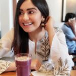 Adah Sharma Instagram - Guess all the ingredients in my smoothie! 💖💖💖 If you guess them all correctly , one of you will get a virtual slice of pizza on my Instagram stories