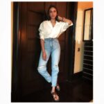 Aditi Rao Hydari Instagram - Oopar shervani neeche pareshaani...😬 #virtuallife Heels? Whaa? 👠 when @sanamratansi isn’t looking, the chappals make a grand entry 🩴 @aprajitatoorofficial