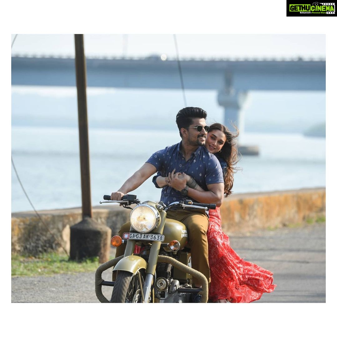 Aditi Rao Hydari Instagram - To always holding on... 🤍🤎 Vishnu and Saheba #VOnPrime