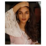 Aditi Rao Hydari Instagram - 💗 "I believe in pink. I believe that laughing is the best calorie burner. I believe in kissing, kissing a lot. I believe in being strong when everything seems to be going wrong. I believe that happy girls are the prettiest girls. I believe that tomorrow is another day and I believe in miracles." Audrey Hepburn