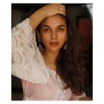 Aditi Rao Hydari Instagram - 💗 "I believe in pink. I believe that laughing is the best calorie burner. I believe in kissing, kissing a lot. I believe in being strong when everything seems to be going wrong. I believe that happy girls are the prettiest girls. I believe that tomorrow is another day and I believe in miracles." Audrey Hepburn