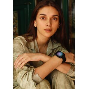 Aditi Rao Hydari Instagram - Meet my new super SmartWatch that can run all day with its super flash charging technology 🤩

#DesignedToImpress #OPPOWATCH @oppomobileindia