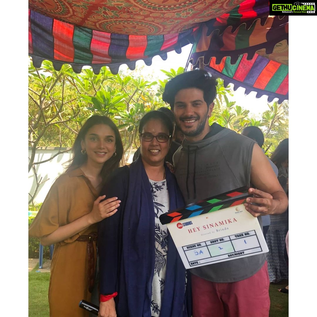 Aditi Rao Hydari Instagram - To new beginnings... All smiles ✨🙌🏻 #HeySinamika @officialjiostudios @globalonestudios @dqsalmaan @kajalaggarwalofficial #BrindaMaster #GlobalOneStudios