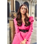 Aditi Rao Hydari Instagram - I am #AShadeApart 🤎 Find the colour that makes you #AShadeApart. Link in bio #AShadeApart #CastingCremeGloss #HairColor #LorealParis #Loreal