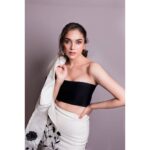 Aditi Rao Hydari Instagram - 🖤🤍 #NykaaFeminaBeautyAwards #NFBA2020