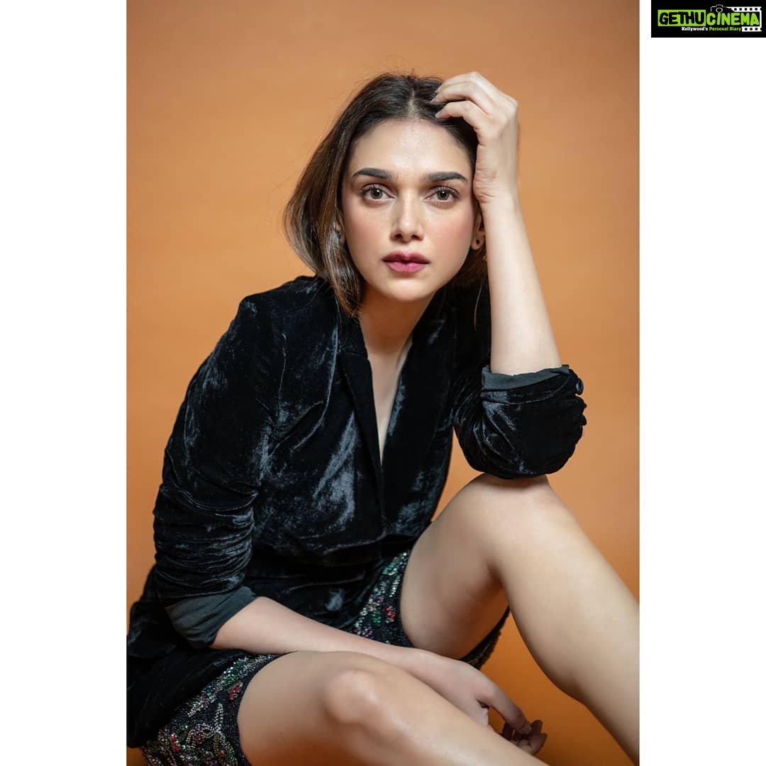 Aditi Rao Hydari Instagram - 🖤 #AboutLastNight