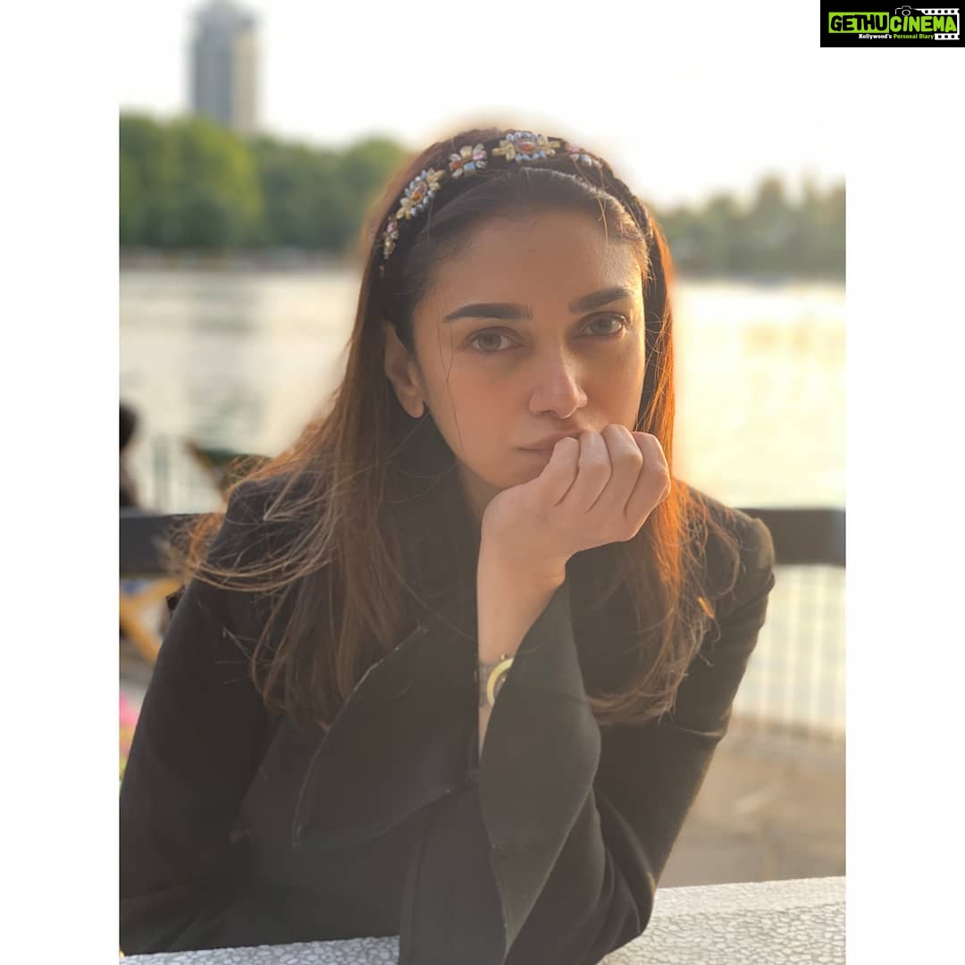 Aditi Rao Hydari Instagram - Forgive quickly. Kiss slowly. Love truly. Laugh uncontrollably and never regret anything that made you smile. #AudreyHepburn #WednesdayWisdom 📸 @donsrini