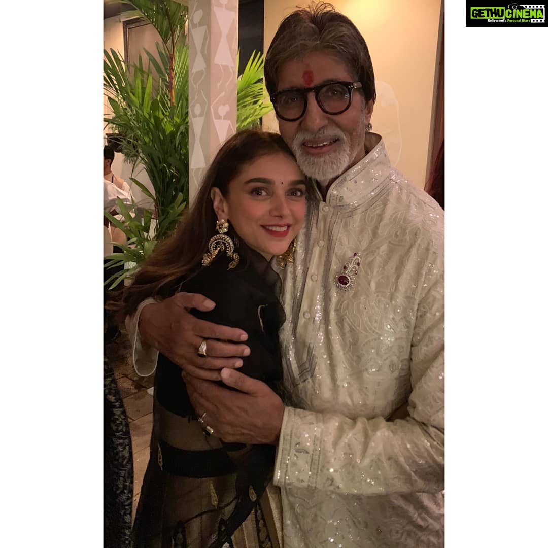 Aditi Rao Hydari Instagram - The bestest eternally... @amitabhbachchan 🖤 #Diwali #LuckyMe