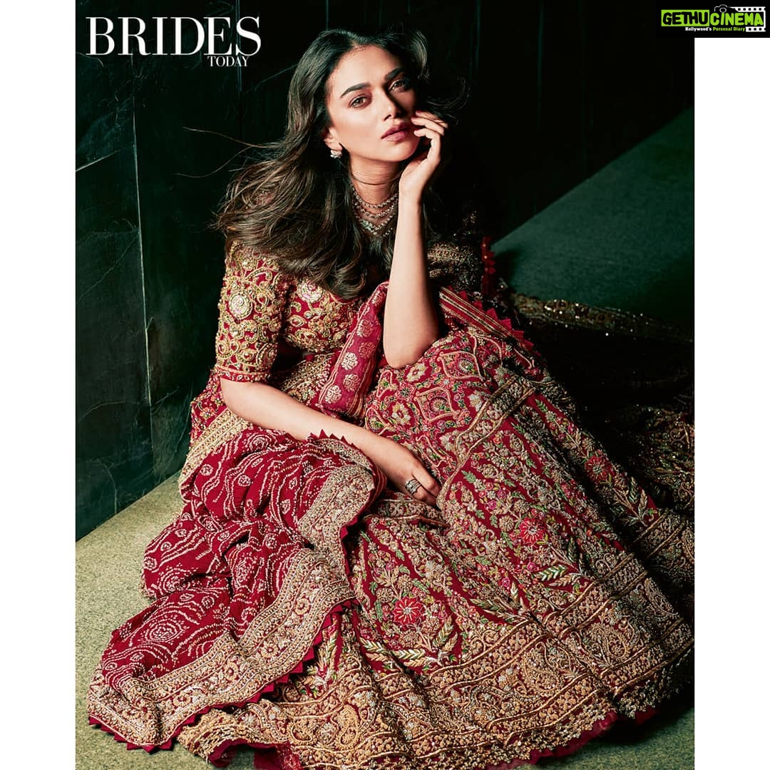 Aditi Rao Hydari Instagram - I see you 😍 #TheCelebrationIssue #CoverGirl #October