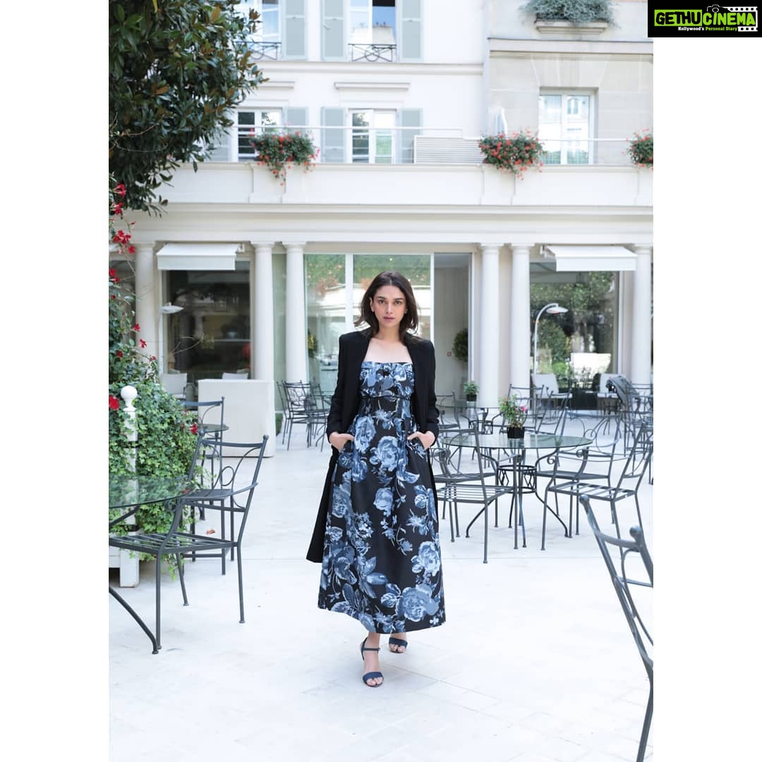 Aditi Rao Hydari Instagram - Je t'aime, Paris 💙🖤 #LeBristolParis #WhereTheMagicHappens #ExploreFrance Hotel Le Bristol Paris
