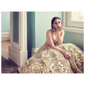 Aditi Rao Hydari Instagram - 💙 #KALKIxAditiRaoHydari #BrideAndBaraat19 @kalkifashion 📸: @hormisantonytharakan Hair and Makeup: @eltonjfernandez Stylist: @sanamratansi