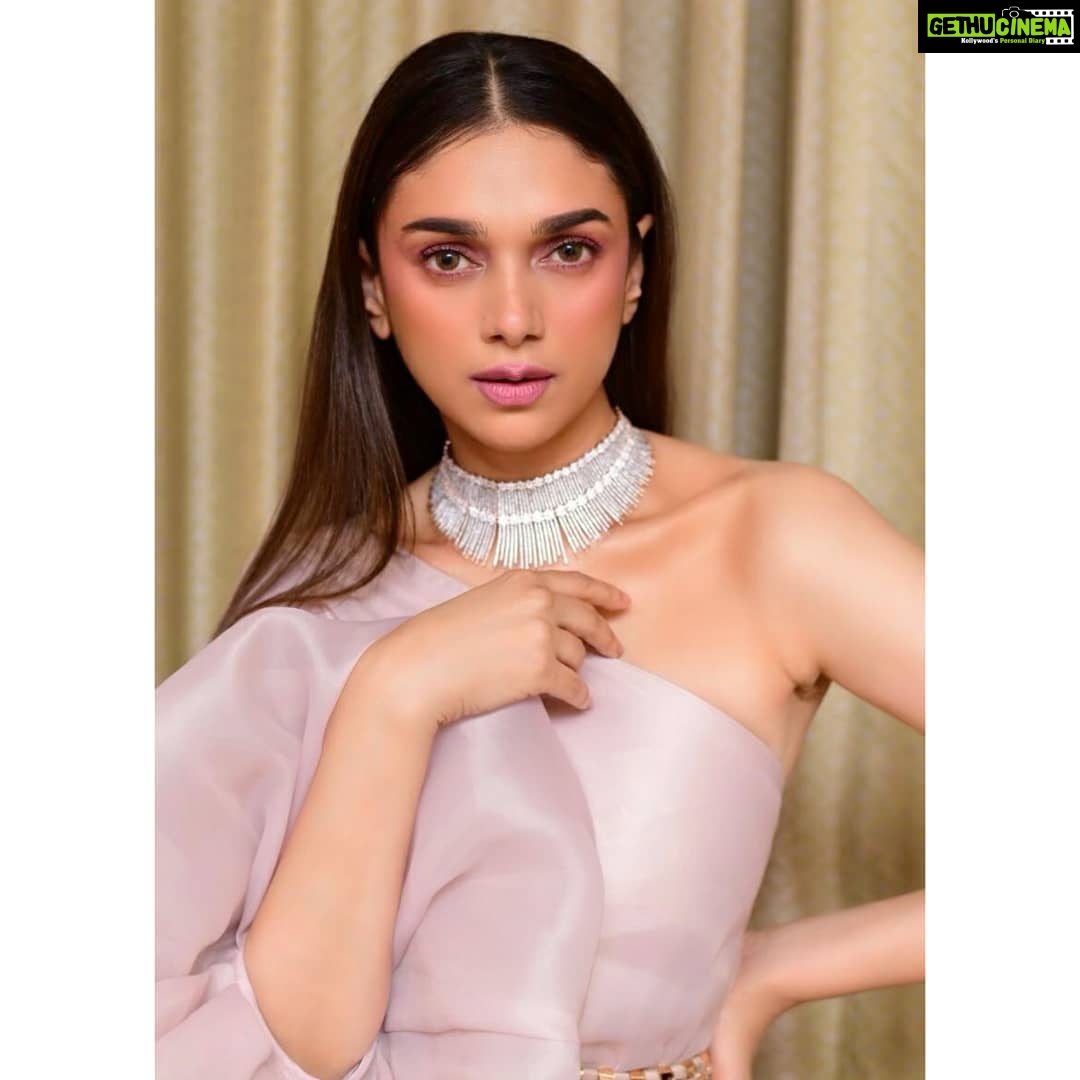 Aditi Rao Hydari Instagram - Play with fairies, ride a unicorn, swim with mermaids, chase rainbows.... ummmm and also get in a workout and get to shoot on time #RealityBites ππ»ββ @pankajandnidhi #PankajNidhi #PankajandNidhi #Mosaiq #PankajNidhiCouture #ICW2019