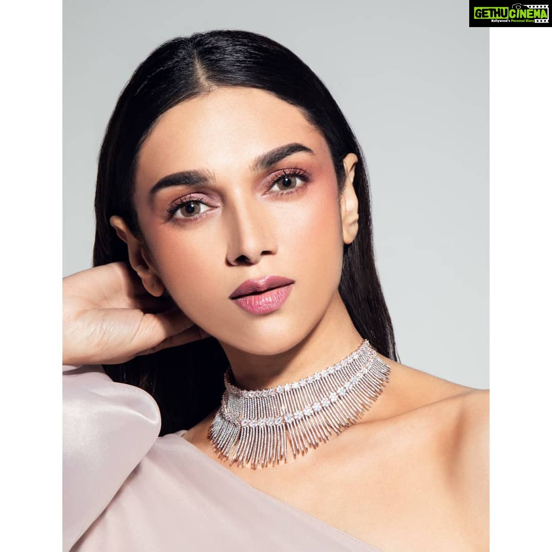 Aditi Rao Hydari Instagram - Being a person is getting too complicated... time to be a unicorn 🦄🧚♀💗 @pankajandnidhi #PankajNidhi #PankajandNidhi #Mosaiq #PankajNidhiCouture #ICW2019