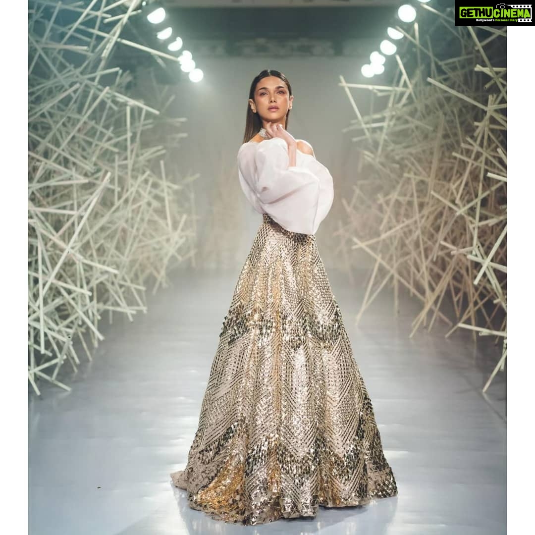 Aditi Rao Hydari Instagram - 🌸 #PankajNidhi #PankajandNidhi #Mosaiq #PankajNidhiCouture #ICW2019 @pankajandnidhi @fdciofficial