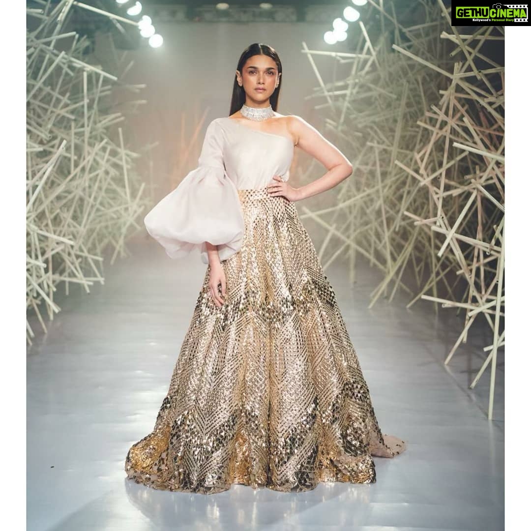 Aditi Rao Hydari Instagram - 🌸 #PankajNidhi #PankajandNidhi #Mosaiq #PankajNidhiCouture #ICW2019 @pankajandnidhi @fdciofficial