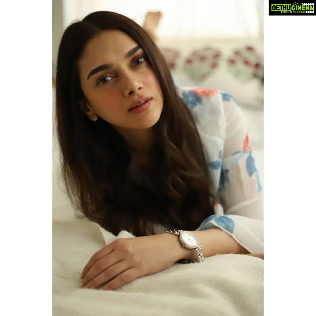 Aditi Rao Hydari Instagram - Found anyone? 🤔🧐