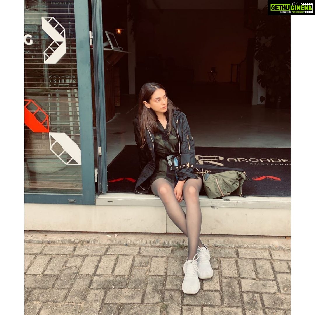 Aditi Rao Hydari Instagram - Who would’ve thunk it?! Zombies killed... done and dusted... 💪🏻 🧟♀️ 🧟♂️ #VirtualReality #TravelDiaries Amsterdam, Netherlands
